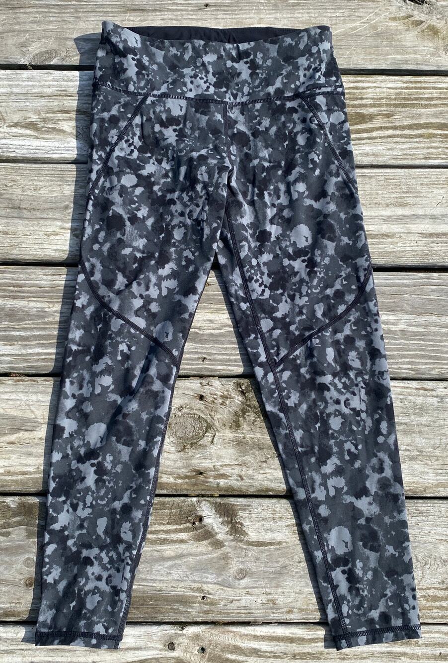 Sweaty Betty 7/8 leggings - Black Splatter Patern - Size S